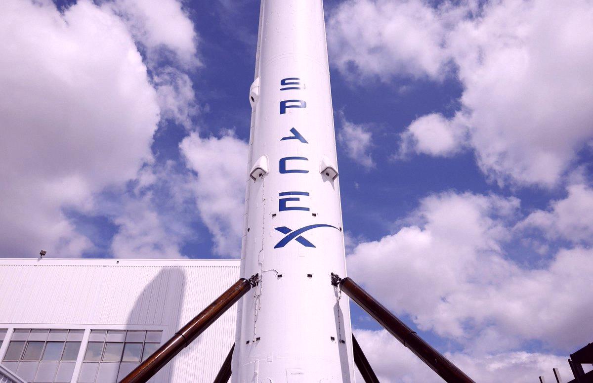 KevinBopp's tweet photo. Elon Musk is set to appear virtually at a private ASML employee meeting to talk about Terafab.

So what's Terafab exactly?

It's a joint project by SpaceX and Tesla to make next-gen chips for robots, AI, and space data centers. Announced back in March. A $55 billion chip pla https://t.co/W1A14zBBoX