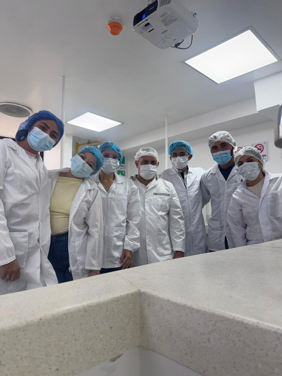 JavierAgronomo's tweet photo. 🔬 Práctica de Microbiología de Suelos en Ibagué, Tolima. Estudiantes fortalecen sus competencias en análisis microbiológico y manejo sostenible del suelo. 
📅 06/06/2026 | Periodo 16-02
#MicrobiologíaDeSuelos #UNAD #ZonaSur #CienciasAgrarias
@UniversidadUNAD https://t.co/Qs2cE5SxqA