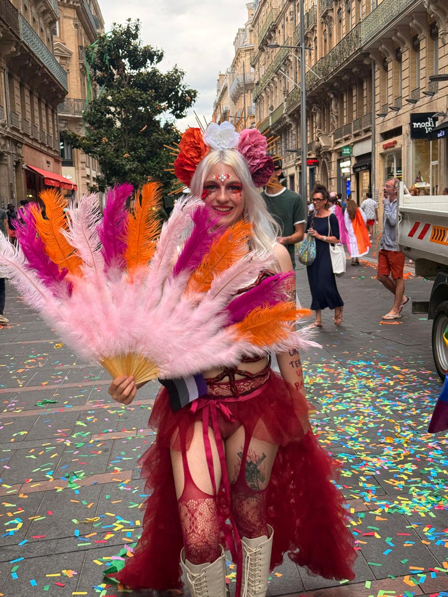 StanCitxFeui's tweet photo. On avait dit la plus belle de la pride 🥰 https://t.co/jCcYoqXNsp