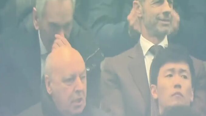Disumano2's tweet photo. @_M1rr0r_ @mallialorenzo2 @LeonettiFrank Noi avevamo Gravina...nelle immagini sotto Gravina all'Allianz Stadium 🤦‍♂️ https://t.co/2KyPWW14eb