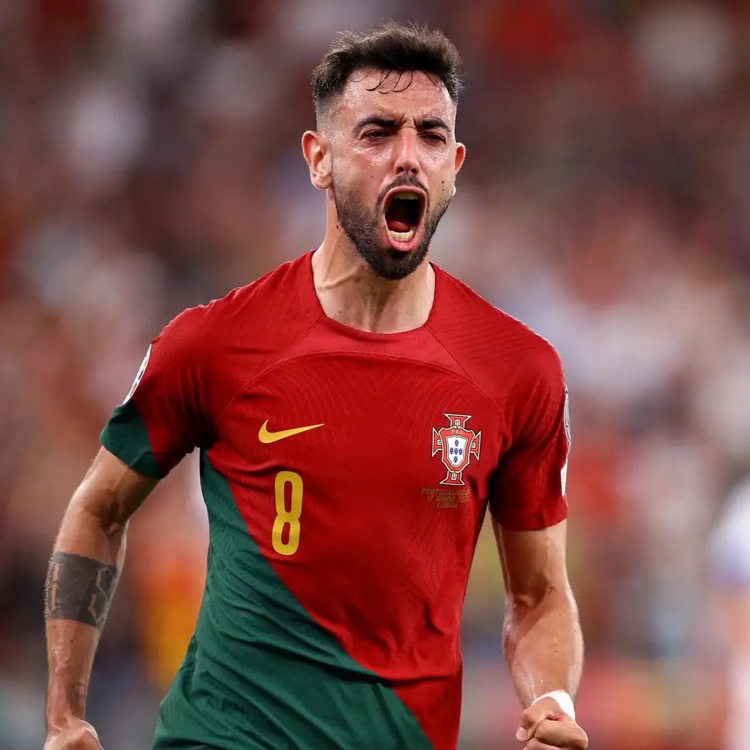 livesfoot's tweet photo. 𝗕𝗥𝗨𝗡𝗢 𝗙𝗘𝗥𝗡𝗔𝗡𝗗𝗘𝗦 𝗩𝗔-𝗧-𝗜𝗟 𝗖𝗢𝗡𝗗𝗨𝗜𝗥𝗘 𝗟𝗘 𝗣𝗢𝗥𝗧𝗨𝗚𝗔𝗟 𝗔𝗨 𝗧𝗜𝗧𝗥𝗘 ? 🇵🇹🏆

Sur ses 14 derniers matchs, Bruno affiche des statistiques folles 🤯 ;

⚽️ vs Chili
🅰️⚽️ vs Brighton
🅰️ vs Nottingham Forest
🅰️ vs Brentford
🅰️ vs Chelsea
🅰️ vs Leeds United
🅰️🅰️ vs América
⚽️ vs Bournemouth
🅰️🅰️ vs Aston Villa
🅰️ vs Newcastle United
⚽️🅰️ vs Crystal Palace

👀💥