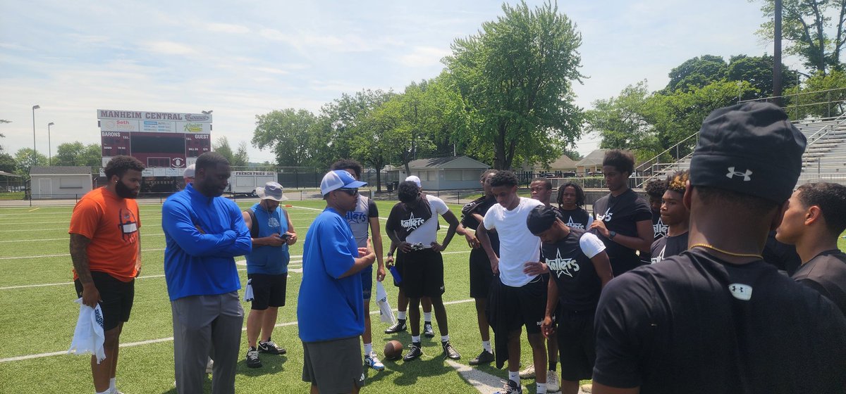 LeaneBeckey's tweet photo. Just a few of the incredible men who give their time, energy&amp;heart to SHHS Football. Their impact shows up in the early mornings, late nights, tough conversations&amp;moments no one sees. SH is blessed with coaches who build character, confidence, and young men ready for life. https://t.co/rfInHLJz48