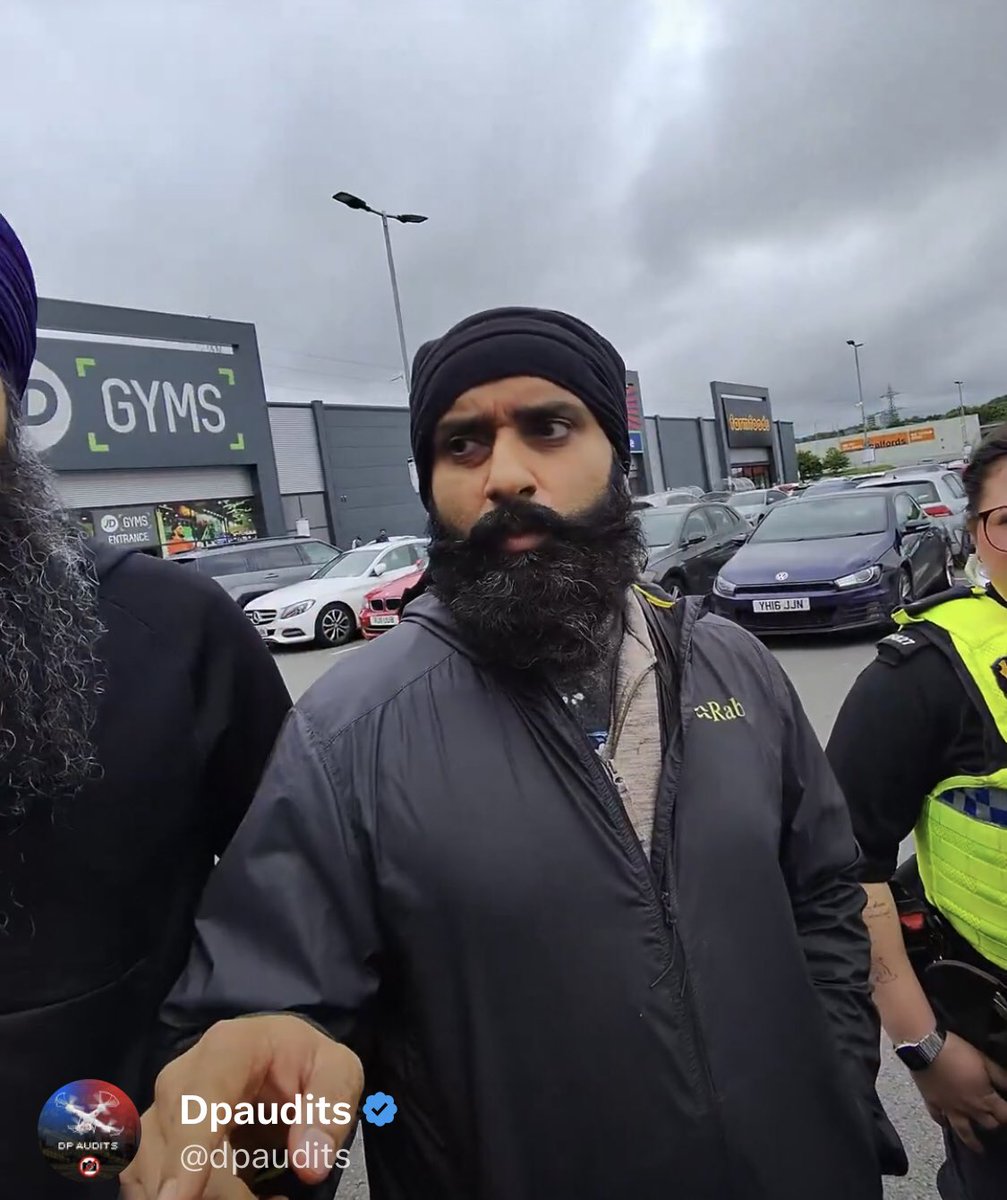 JamesPGoddard90's tweet photo. Just look at the contempt in his eyes 

The fact it’s allowed to walk around with an 8 inch blade should ring alarm bells

These people cannot be allowed to stay https://t.co/qOQm5XOwQq