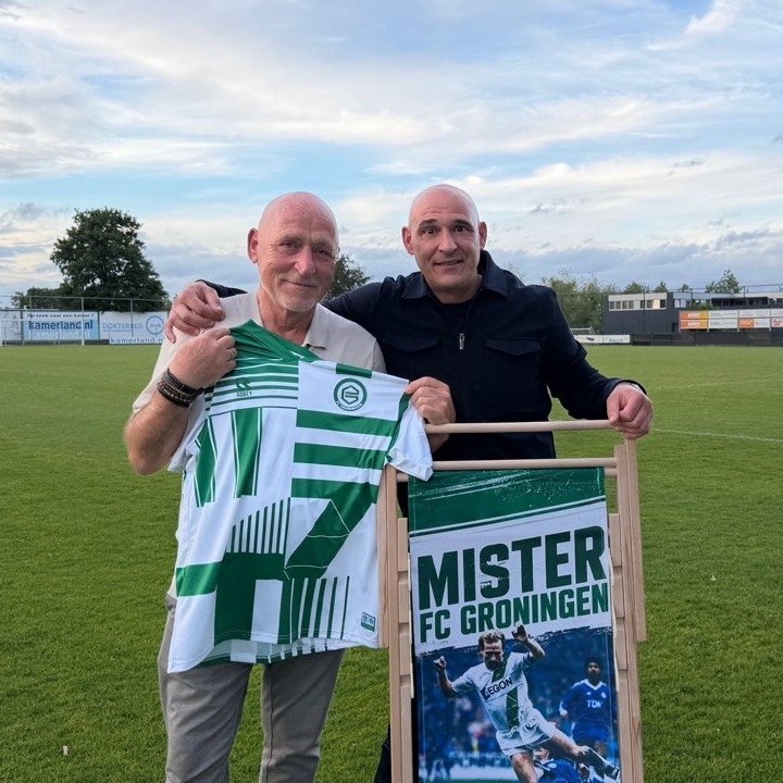 fcgroningen's tweet photo. Natuurlijk was FC Groningen aanwezig in Limburg bij de afscheidswedstrijd voor Jan van Dijk.

Nu lekker zitten genieten Jan! 💚🤍 https://t.co/GpA59TxNu2