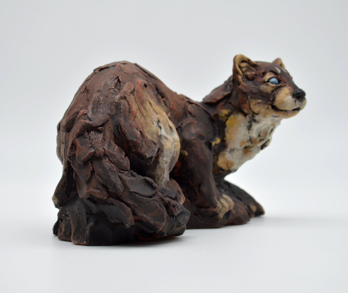 earthen_were's tweet photo. Finished photos of this marten sculpture! she is a prize from a raffle I held awhile back. 🐾 🔺04 terracotta clay, underglaze, glaze, beeswax. ~8'' long https://t.co/JXsGuGZ2vZ