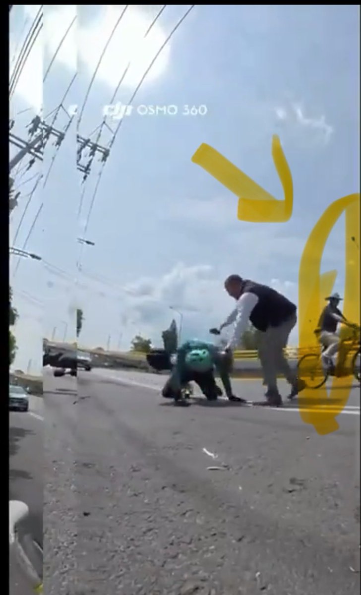 daniel1mtz's tweet photo. @c4jimenez @BJAlcaldia @MetrobusCDMX @SEP_mx @FiscaliaCDMX @SSC_CDMX El peor enemigo de un ciclista es otro ciclista https://t.co/zVM8thiT6u