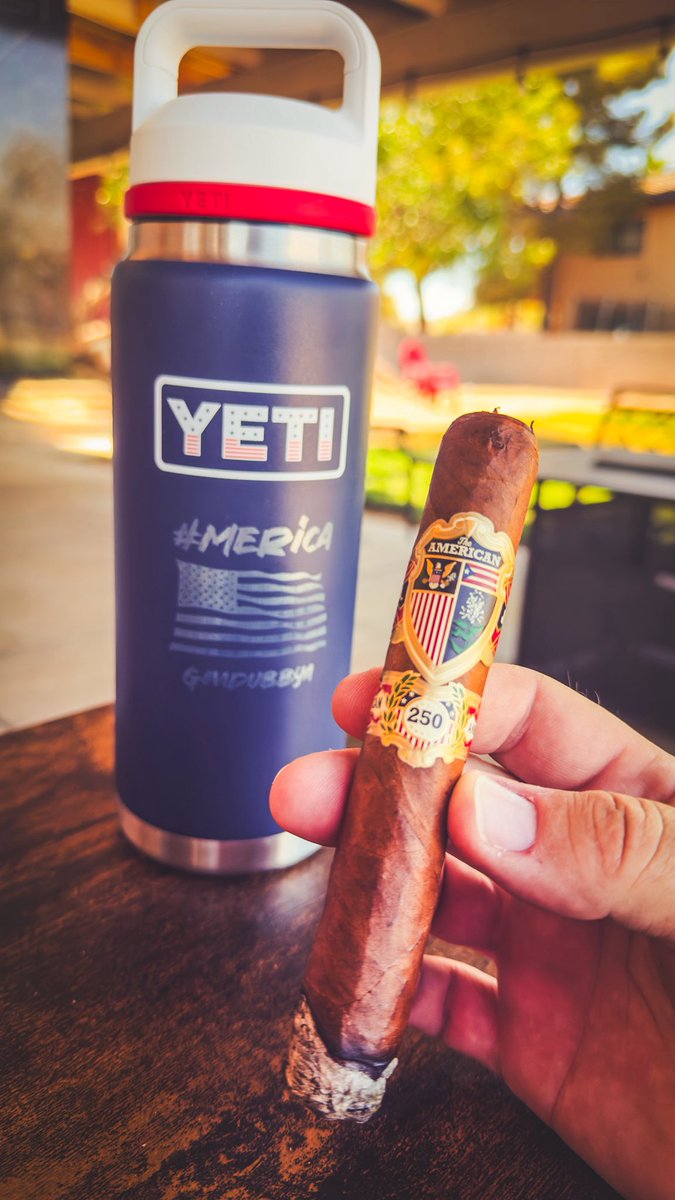 gmdubbya's tweet photo. #Merica Fuck Yea!!! Smokin cigars and cream cheese! @JCNewmanCigars https://t.co/kbhi8KuSVp