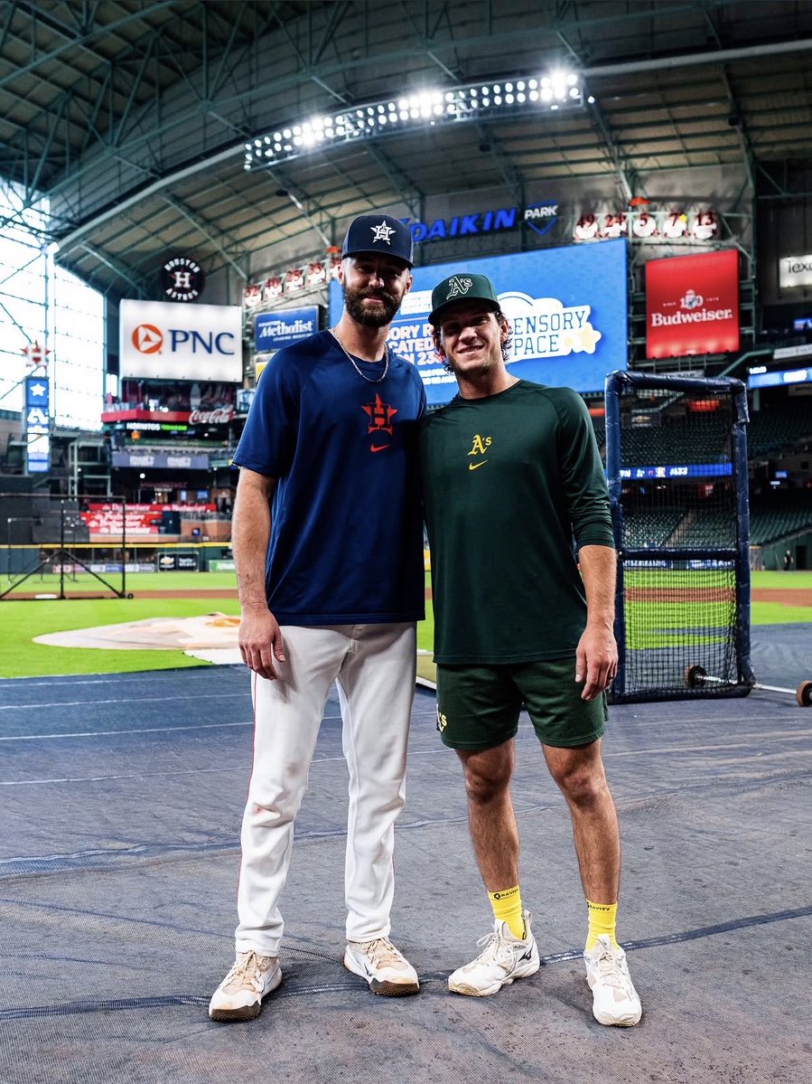 MercerBaseball's tweet photo. They grow up so fast 🥹🧡

@Collin_Pricee and @colby_thomas2 representing Mercer in the bigs. 

📸 : @astros 

#MLBears | #GoodToGreat | #WinnersWin https://t.co/c1GkAJM3Dg