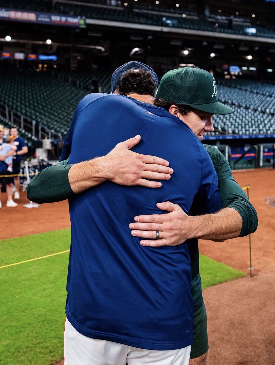 MercerBaseball's tweet photo. They grow up so fast 🥹🧡

@Collin_Pricee and @colby_thomas2 representing Mercer in the bigs. 

📸 : @astros 

#MLBears | #GoodToGreat | #WinnersWin https://t.co/c1GkAJM3Dg