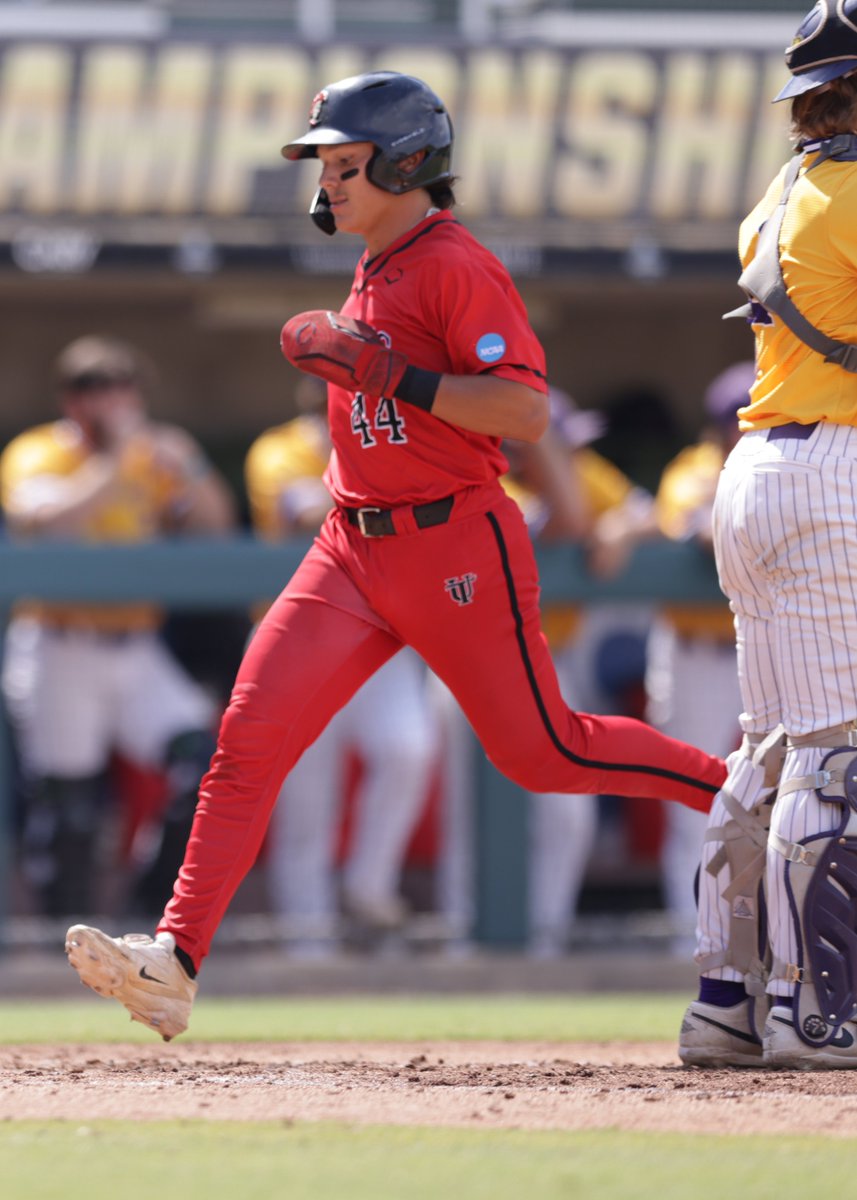 UTampaBaseball's tweet photo. National championship shots thru 5 as Spartans lead 6-1.

#TampaBaseball⚾️ #StandAsOne https://t.co/Ppd2OsILy6