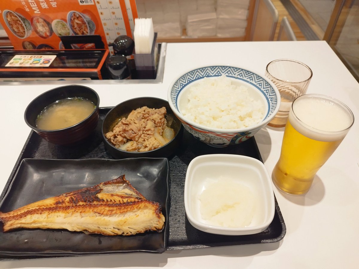 Poplar_Branch's tweet photo. 無事に台風と台風の子供の間を掻い潜って帰国できました。

成田から羽田に移動ってのは自分的には全く都合悪くないです。

羽田（空港）のどのホテルが最も快適か?もChatGPTの指示に従って7つ星の寝床をゲット！

千歳着いたらきのとや直行で🍦

今日は四国方面は引き返すかもって連発しています。 https://t.co/JqMtUZqfxH