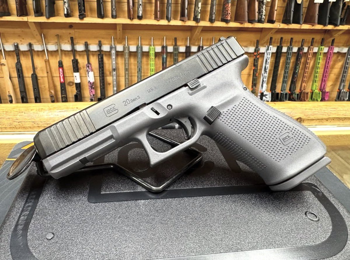 heillesoutdoor's tweet photo. 💥One shot can tell you everything you need to know💥

The Glock 20 Gen 5 chambered in 10mm Auto isn’t built for average.

🔥 Gen 5 upgrades
🔥 Hard-hitting 10mm Auto
🔥 Enhanced ergonomics

#Glock20Gen5 #10mmAuto #GlockPerfection #HandgunLife #TacticalLife https://t.co/9NEpdH00FI