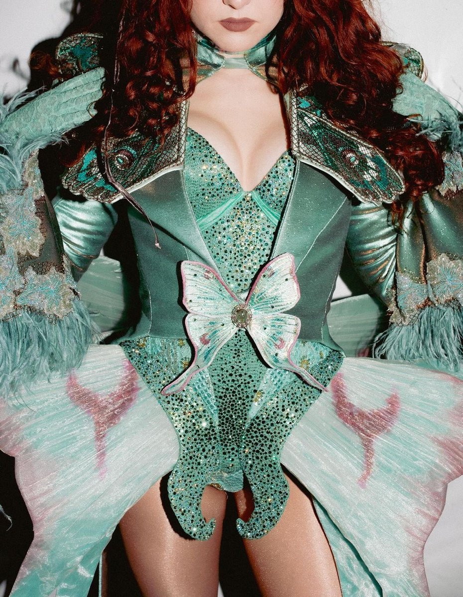 likeitsadream's tweet photo. i am never not thinking about this outfit https://t.co/x3LzWcO5y7