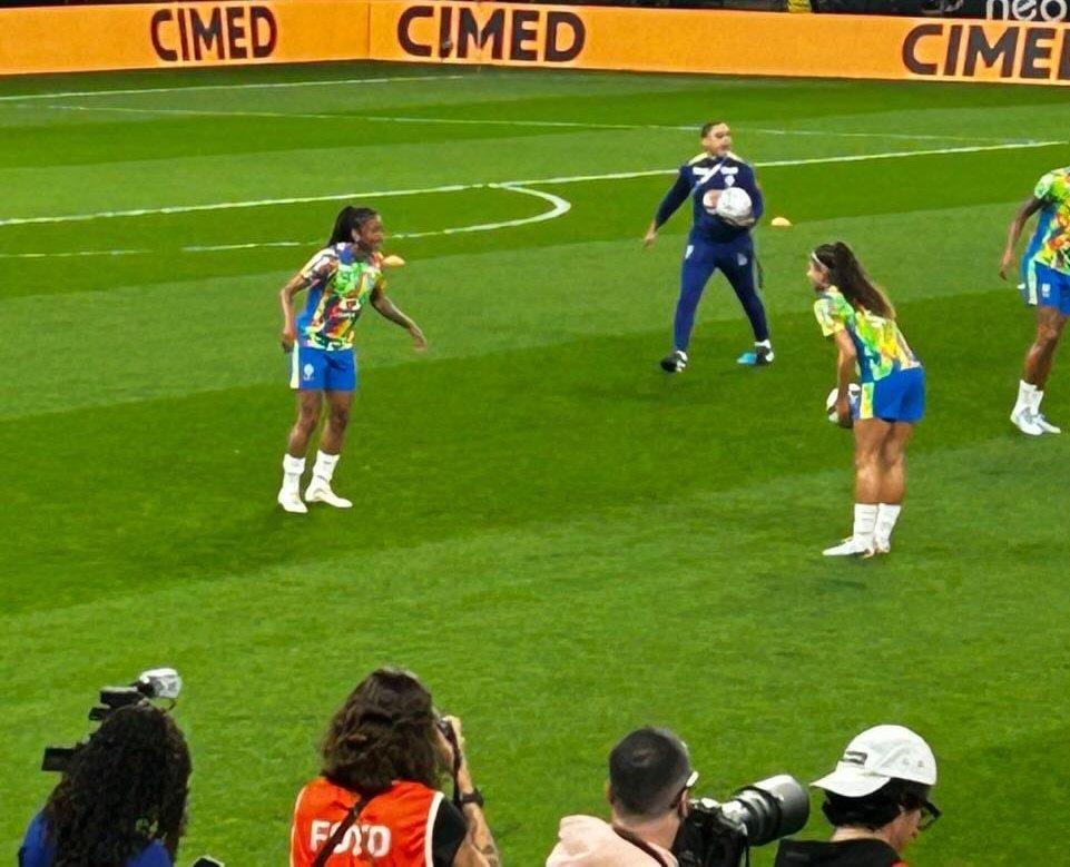 chrishorricks31's tweet photo. @MCWFC_OSC my friend sent me this of Kerolin warming up for Brazil tonight https://t.co/8Y8BM3lK52