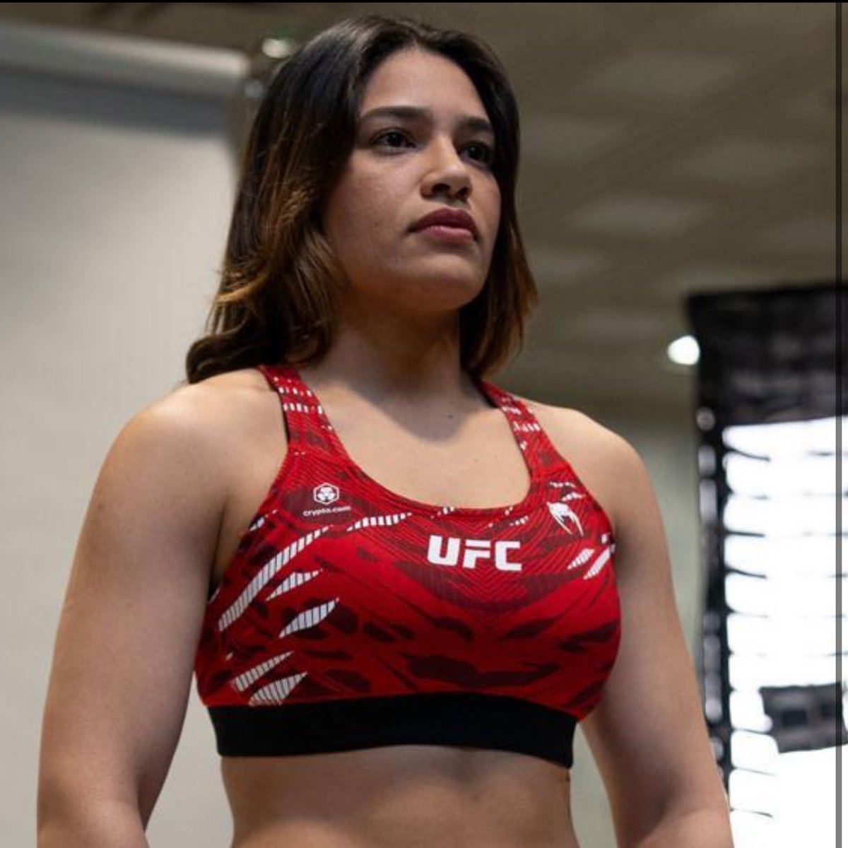 ElyCrispin's tweet photo. Hoy en el #UFCVegas118 tendremos presencia latina. Yuneisi Duben, la venezolana 🇻🇪 que se ganó un contrato con la UFC tras noquear a Shannon Clark en el Dana White's Contender Series, una actuación que llamó mucho la atención de @danawhite 

Tuvo su primera pelea dentro de la UFC en marzo de 2025, siendo derrotada por nocaut con una patada a la cabeza de Carli Judice. 

Hoy la veremos enfrentar a la brasileña 🇧🇷 Jeisla Chaves en el 2do combate del UFC Vegas 118.

Duben tiene poder de KO, veremos si en esta pelea corre con la suerte de demostrar de que está hecha! 💪🏼

#UFCVegas118 #UFC #ParamountPlus #Venezuela #Yuneisi