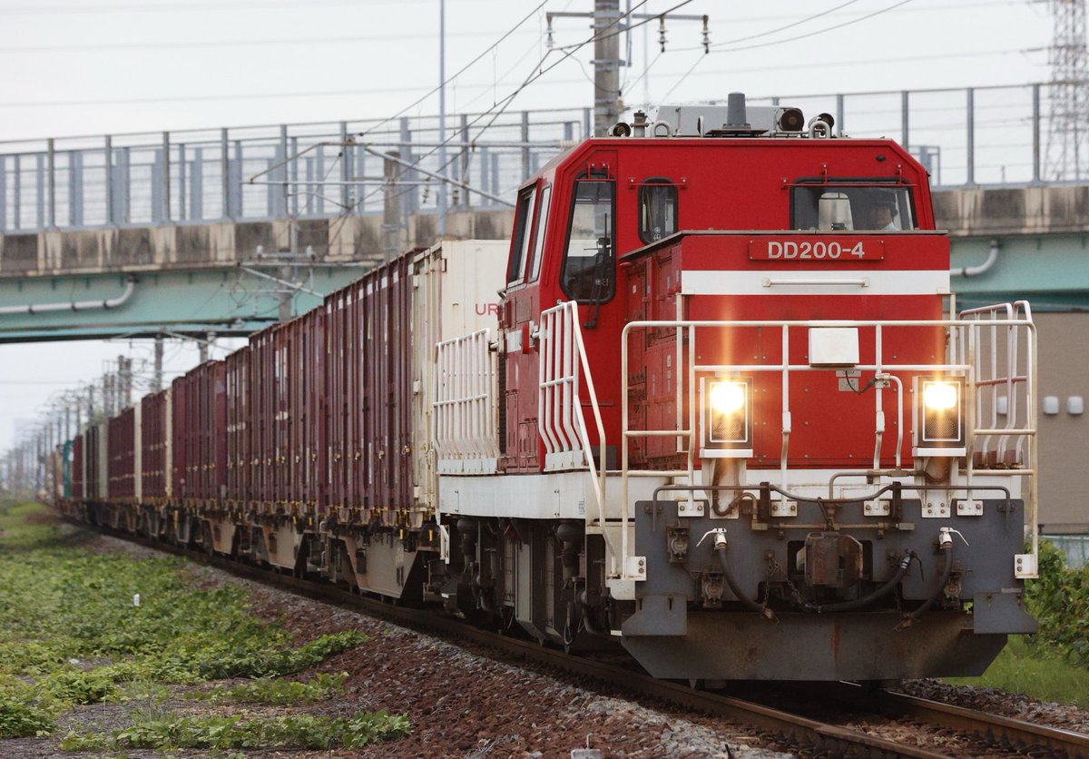 takkin_engine_d's tweet photo. 2083レ DD200-4+コキ
後方にコキ200連結です。
この時期しか撮れない貴重なDD200の定期貨物です🫡
#2083レ
#DD200
#DD2004
#貨物運用 https://t.co/vYTzkfYFz0