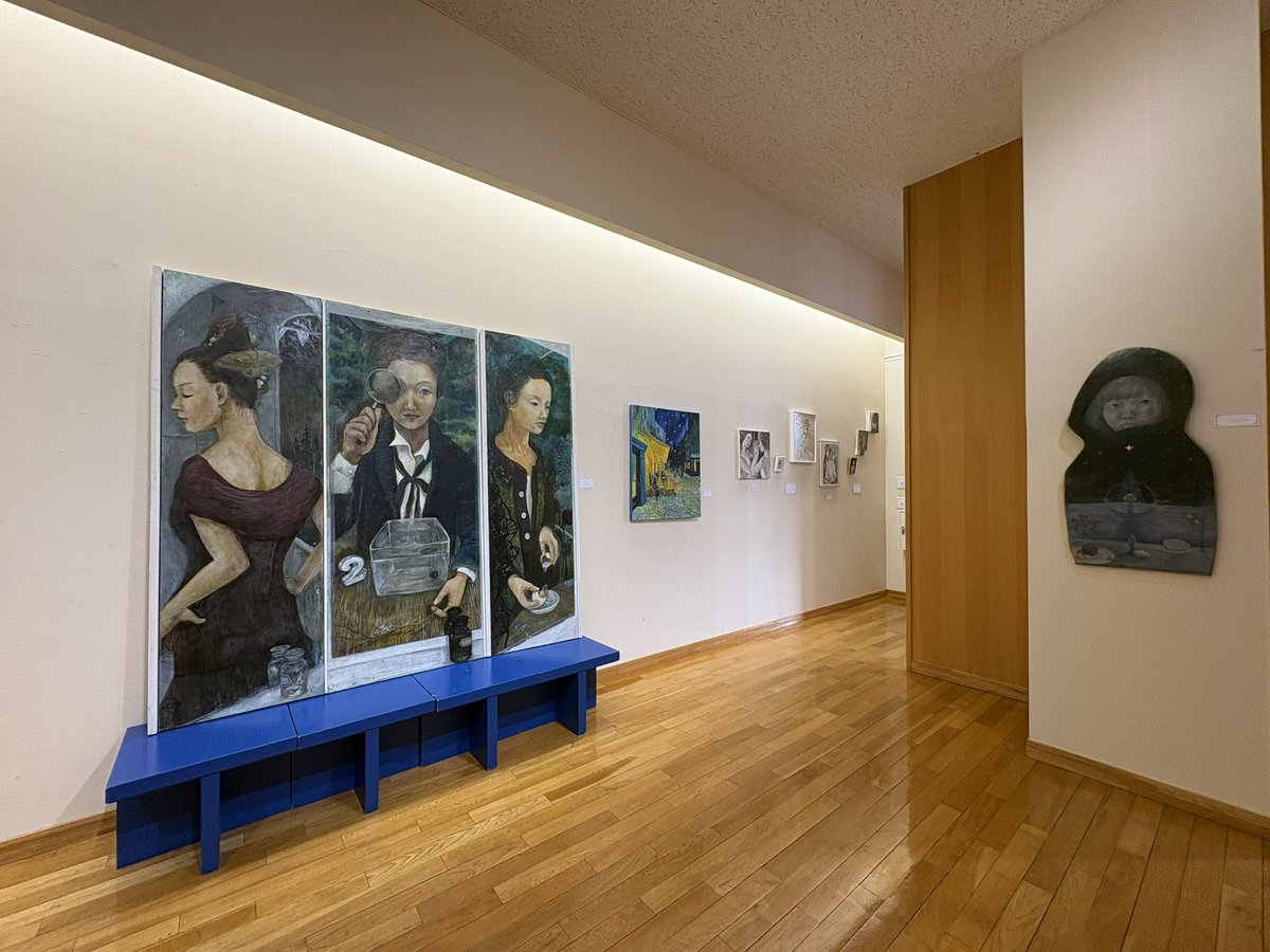 omotechiki's tweet photo. 桔梗智恵美個展！これまで空知でわたしを育ててくれたあちこちの箱庭の皆様に、大作も新作もみてもらえる機会です。アートホール東洲館では10年ぶり2回目の個展です。アートホール東洲館が開館25年ということもあり、2001年からの作品を選んで並べてみました。思えば遠くに来たもんだ。6月14日まで。 https://t.co/YZUbLIEI8O