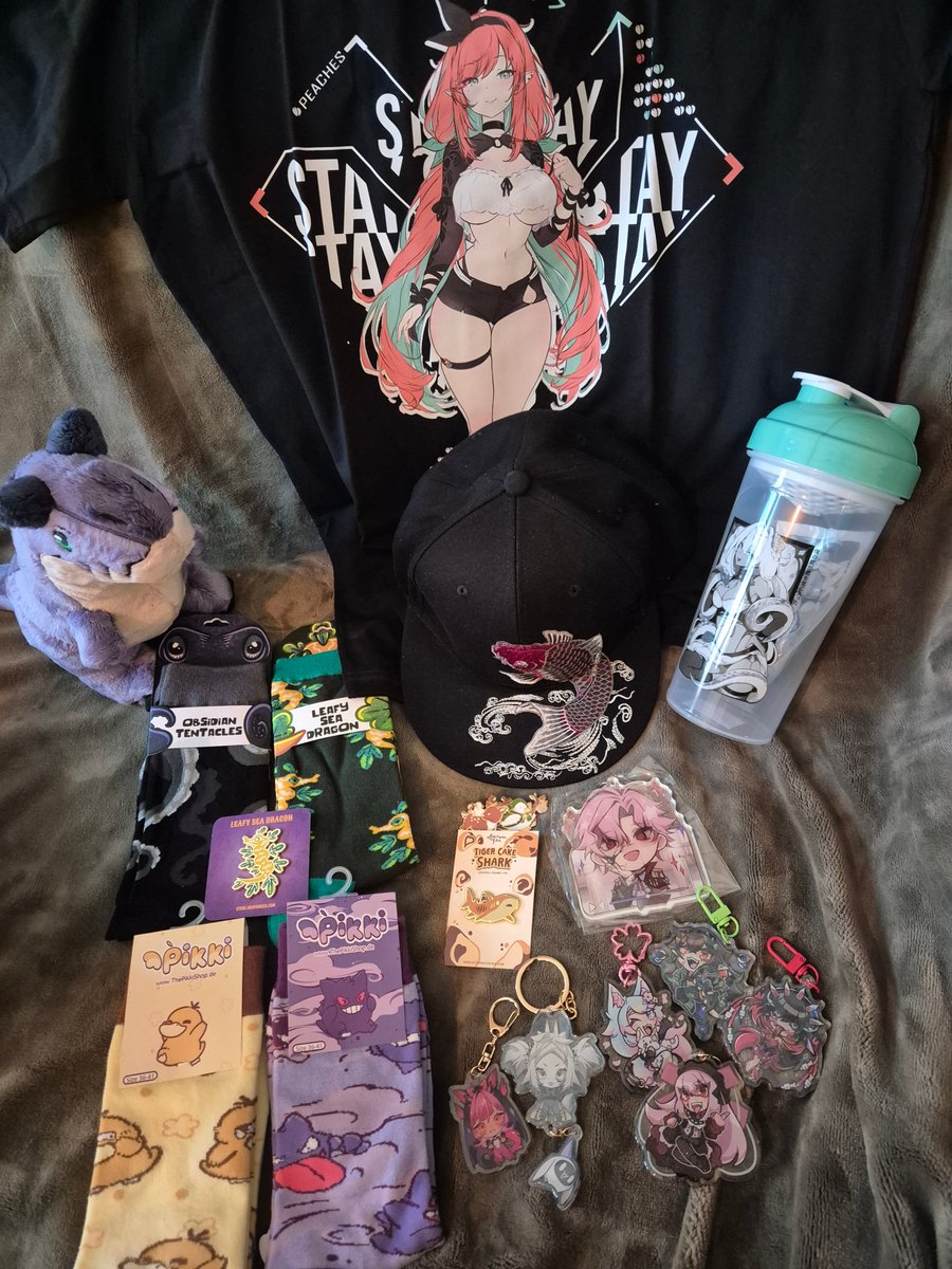 NikkiArtz's tweet photo. THANKS FOR JOINING THE STREAM!
Now I can post the dokomi haul I did c: 

I did buy a deskmath too.. but I forgot it in my friends van when they dropped me off, so that I will fetch next week 💦 https://t.co/k1wMmJpMle