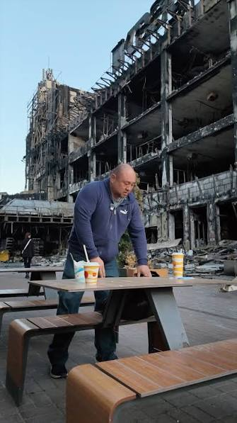 hog_wards's tweet photo. @RealCandaceO Meanwhile American McDonalds in Kyiv attacked by your owners, immoral bitch. https://t.co/1O8F4qGFMF