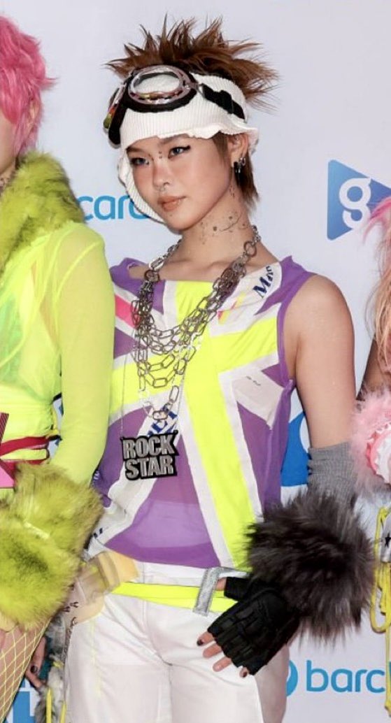 dylanggcrave's tweet photo. COCONA wearing nonbinary flag colors and every member styled with their own unique charm while collectively serving as a whole oh XG this is one of my favorite looks ever! https://t.co/zdc3iz4EJn