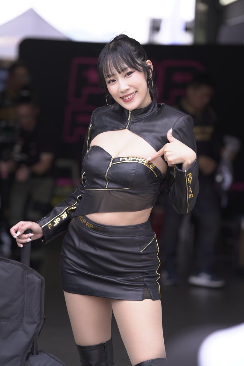 1963gunboy's tweet photo. #霧島聖子 さん   
#S耐
#FUJI24H
#TEAM_POP_RACE
スーパー耐久富士24h　ピットウォーク
いつもいい笑顔とかぁいぃポーズでお出迎えしてくれる　せいこっこ💝 https://t.co/LEHhlspZXr