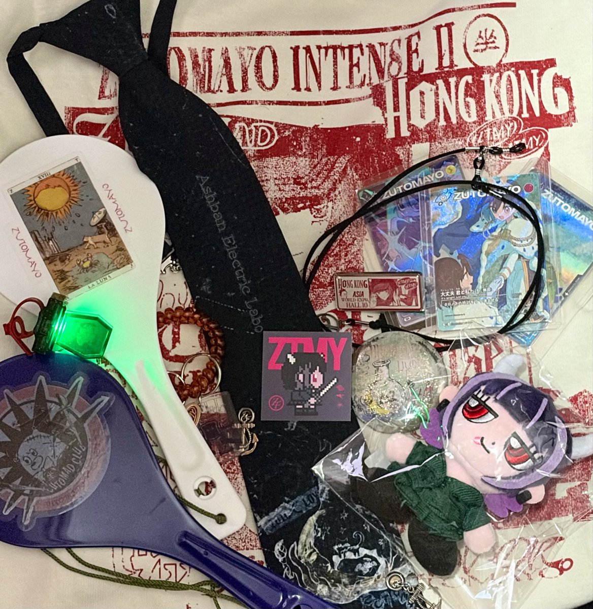 1rashcan's tweet photo. 真夜中
気づいたらグッズをいっぱい買ってた https://t.co/Zg1csmHNf4