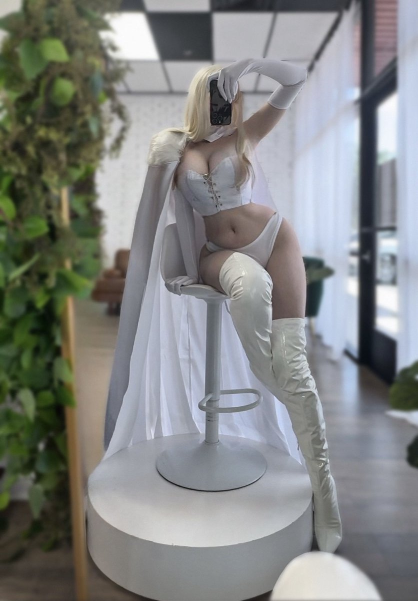 NnyxieYT's tweet photo. emma frost https://t.co/T9mbleIwJA