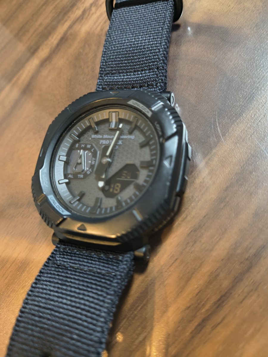 アクティブなシーンで着ける時計が欲しくなる→G-SHOCK等は被るのが気