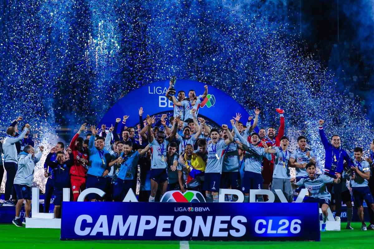 edgardz08's tweet photo. @Lagih29 Diafrutando y festejando 🏆🎉🎊👌🏼 https://t.co/TgxOINUoFE