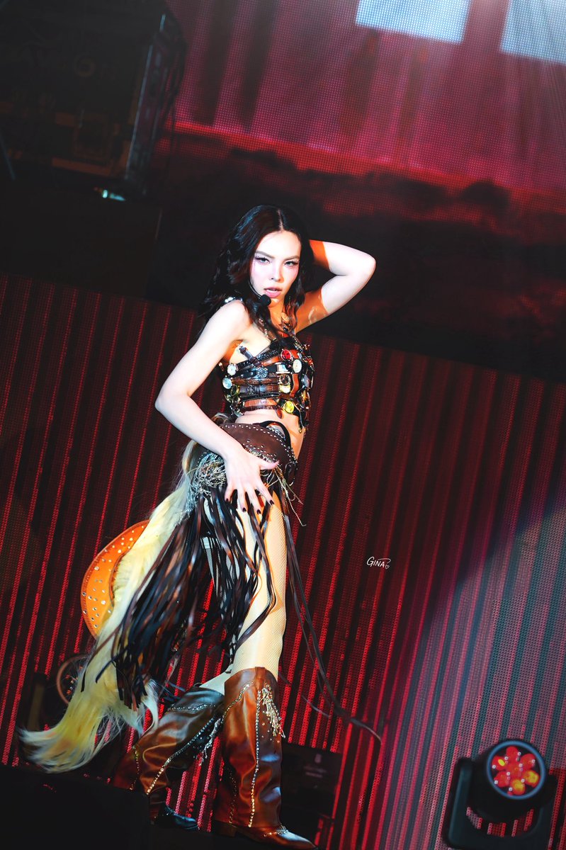 GINA1900X's tweet photo. A flawless performance. ✨

LMSY FANCON DDAY

#LMSYBeMyRomanceFanConPresentedbyหมึกกรุบ
#LMSY #ลูกหมีซอนญ่า
#SonyaSarann https://t.co/xd7NND8i5L