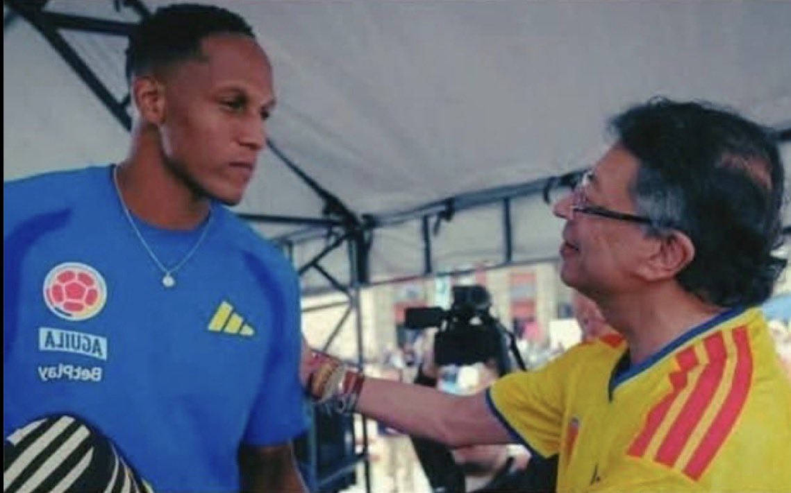 GoezFranco26739's tweet photo. El DESPRECIABLE YERRY MINA….Cuando te EMPUTAS por ser tratado con respeto y dignidad….Pero sonríes cuando se te arrebata la dignidad y te tratan como esclavo. https://t.co/7i1iiLxeFR