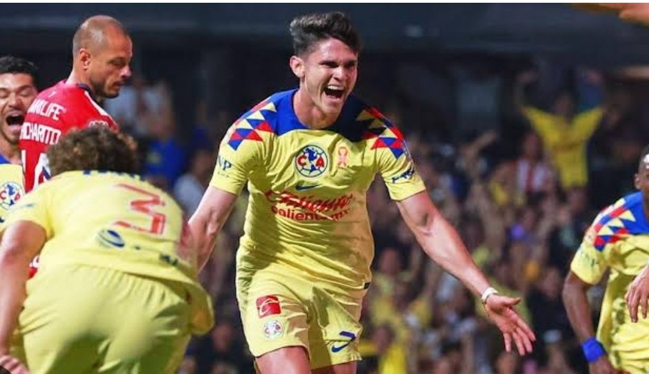 ReverseZFlash's tweet photo. @ElRojiblanco12V El máximo goleador en amistosos con la del equipo de putas y pendejos:
(Sí, es el calvo de atrás): https://t.co/nayNqMlRdH