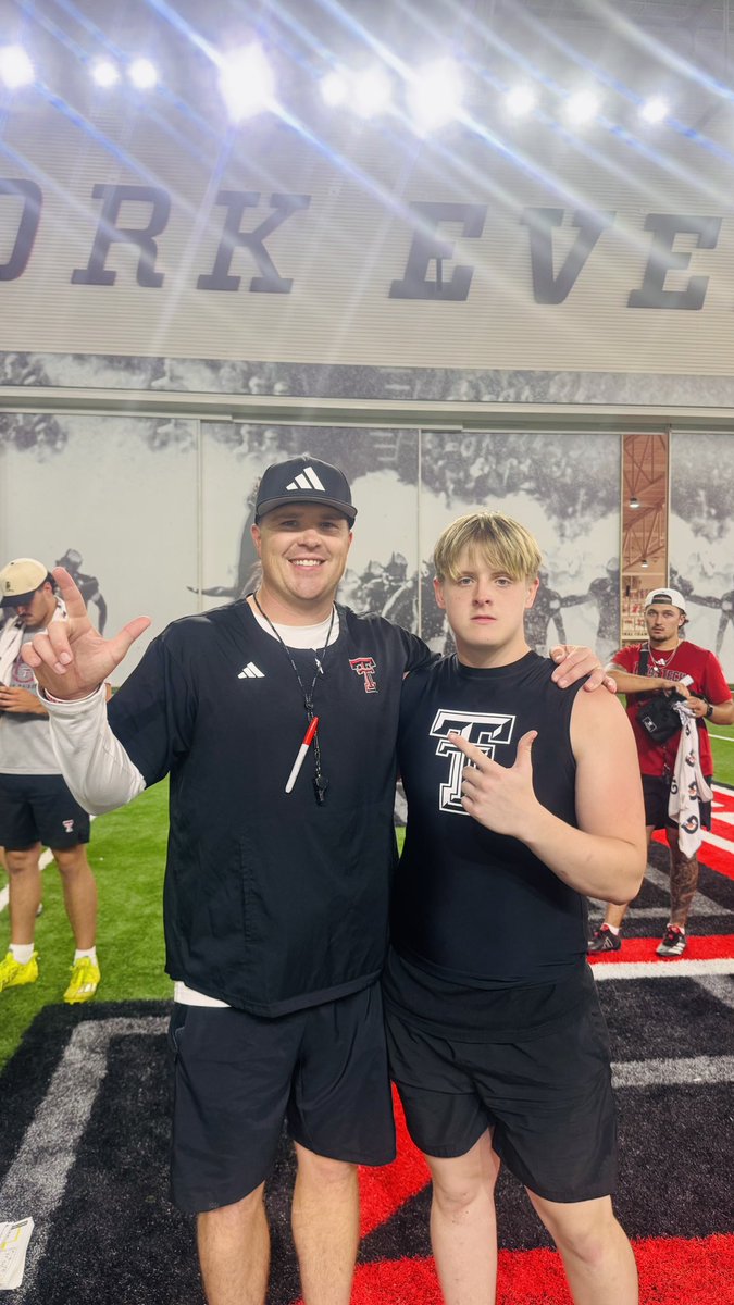 THopkins55008's tweet photo. Thank you @CoachMac_A for inviting me out to camp I had a great time 
@coachwendel1 
@MidloPanthers https://t.co/8YuKesz6HY