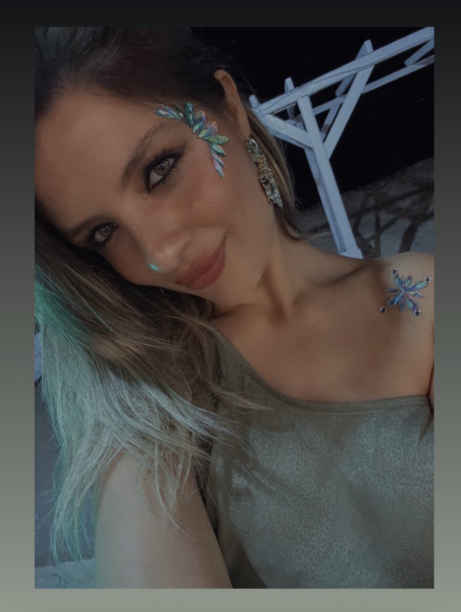 mrvecnl's tweet photo. #kutsalcumartesi
#hennanight
#yalova
#çınarcık
#düğün
 🥂💃 https://t.co/f0Dg8kMCzb