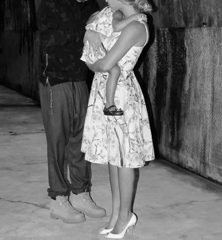 euphoriacnvs's tweet photo. Kara Walker Exhibit, Brooklyn (2014).

🌸Bey and Blue in matching D&amp;G dresses. https://t.co/eBLqcw6f56