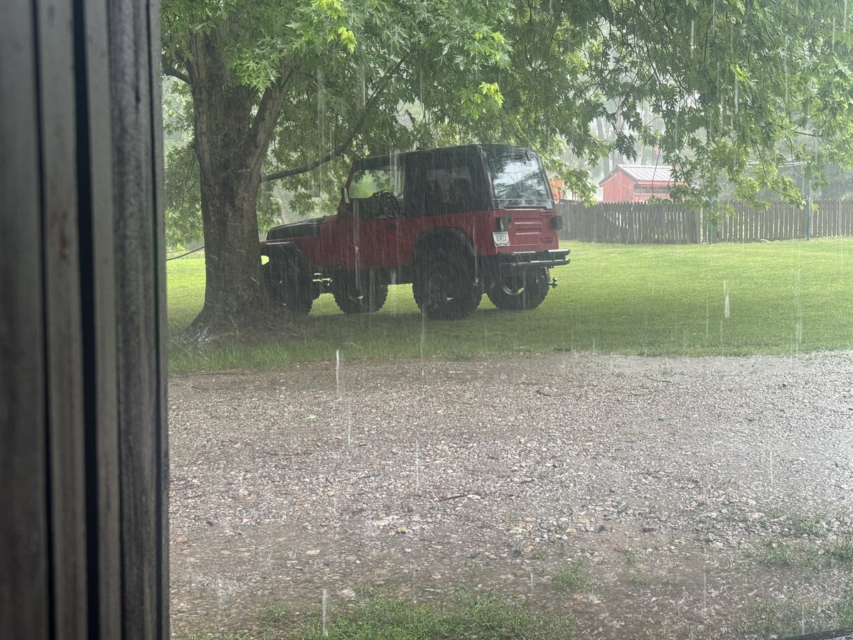 HoosierColdCase's tweet photo. It wasn’t supposed to rain until 7 so we went with half doors. Had to take refuge under a tree until the storm chilled a bit and then drove home in the rain. Always an adventure. https://t.co/8Tgz427Yfp