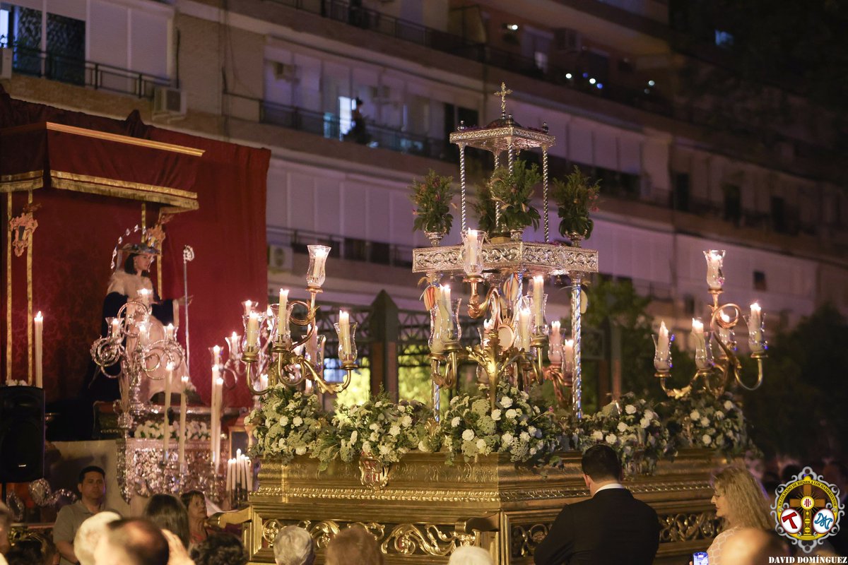 HDesamparados's tweet photo. "Yo soy el Pan de Vida. El que viene a mí nunca tendrá hambre, y el que cree en mí nunca tendrá sed."

🔴 Su Divina Majestad, ante el altar que nuestro equipo de priostía ha preparado para Él. ¡Todo el trabajo y esfuerzo silencioso se ve recompensado!

#CorpusAlcosa26 https://t.co/AEIuB5M9mf