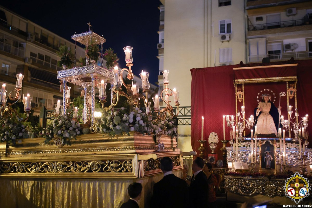 HDesamparados's tweet photo. "Yo soy el Pan de Vida. El que viene a mí nunca tendrá hambre, y el que cree en mí nunca tendrá sed."

🔴 Su Divina Majestad, ante el altar que nuestro equipo de priostía ha preparado para Él. ¡Todo el trabajo y esfuerzo silencioso se ve recompensado!

#CorpusAlcosa26 https://t.co/AEIuB5M9mf