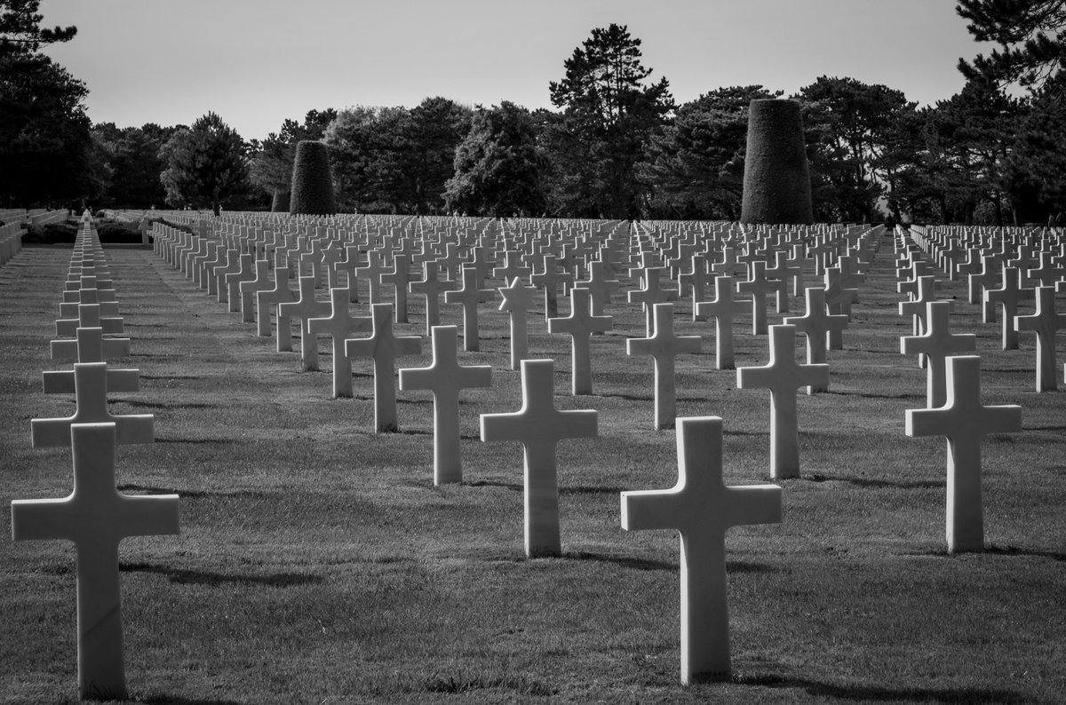 CynicalPublius's tweet photo. 🇺🇸📸JUNE 6TH PHOTOGRAPHY TIMELINE CLEANSE📸🇺🇸

I took this in the American cemetery in Normandy a couple of summers ago.

The sacrifice...

Fujifilm X-H2, Fuji XF 15-55mm zoom @ 50mm, f/8.0, 1/850th, ISO 160, handheld, B&amp;W conversion in Adobe Lightroom Classic. https://t.co/kcj4NkI0kj