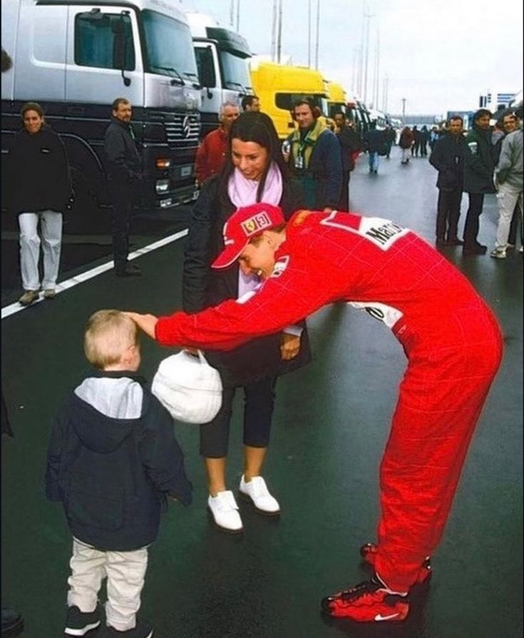 Gonstappen33's tweet photo. Si me pusiera a trazar paralelismos no hay NADIE que sea mejor que verstappen para Ferrari.
Verstappen=Schumacher
Traspaso de poderes histórico. https://t.co/u2M4N4h1YM