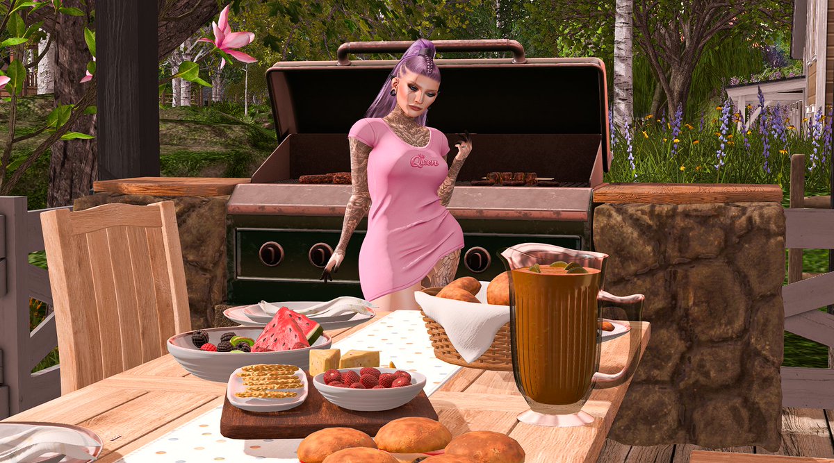CaitlinTobias's tweet photo. I picked up the new Summer Premium Gifts and accidentally turned my Linden Ranch into a barbecue venue for the entire neighbourhood. 🌞🍔
👉https://t.co/dfy69NnOsL
#secondlife #slblog @secondlife https://t.co/qsLwMlX9LP