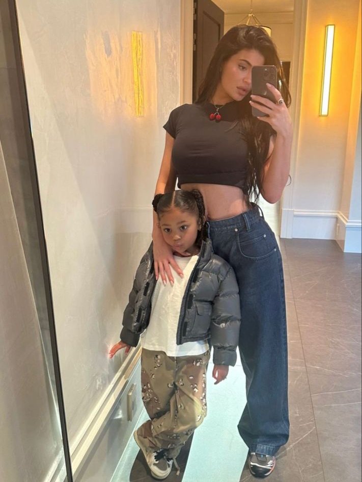 Efrat818's tweet photo. Stormi and Kylie. 💌 https://t.co/lV8A6xh9xu