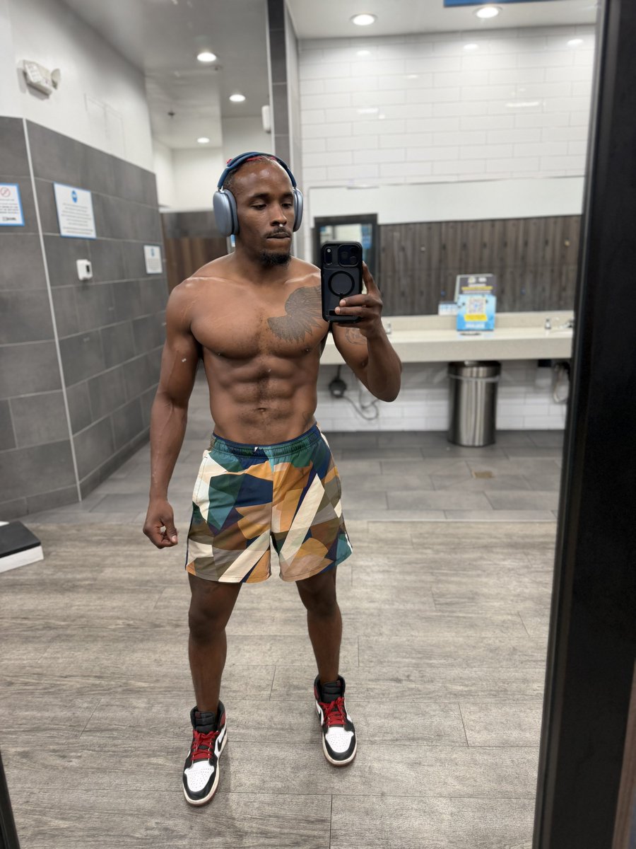 itspheonixduh's tweet photo. 4 pics, 1 post https://t.co/DDG31SdhD8