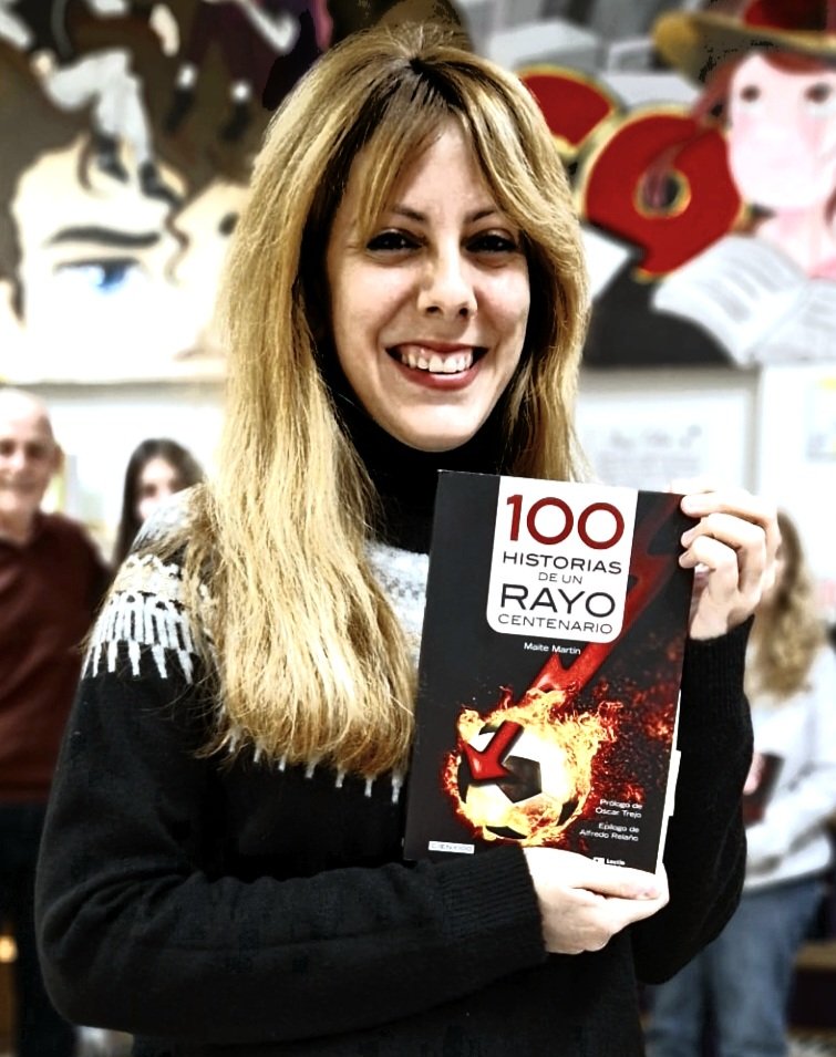 vallecasweb's tweet photo. LECTURAS RAYISTAS | Si te gusta el Rayo⚡️tanto como leer 📚, este domingo 7 de junio (de 17 a 18 h.) tienes 'planazo': en la Feria del Libro (El Retiro) te acercas a la caseta 98 de @LectioEdiciones y @AS_MMartin te firmará tu ejemplar de '100 historias de un Rayo Centenario'. 👇 https://t.co/uCtNEQGIjO