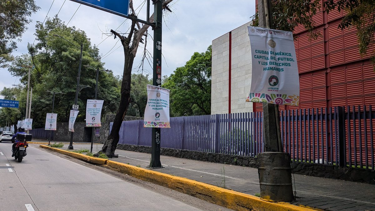 melifeandmusic1's tweet photo. @ClaraBrugadaM @SSC_CDMX @SSaludCdMx @CDMXConsejeria @UNICEFMexico @iapa_cdmx De verdad me tiene harta tu inconsciencia... Ciudad de derechos? Algún derecho para la naturaleza? Eres pura pinche basura en la ciudad, gastos vacíos y sin sentido! .. que son estos letreros??? https://t.co/lDwsHYsoKa