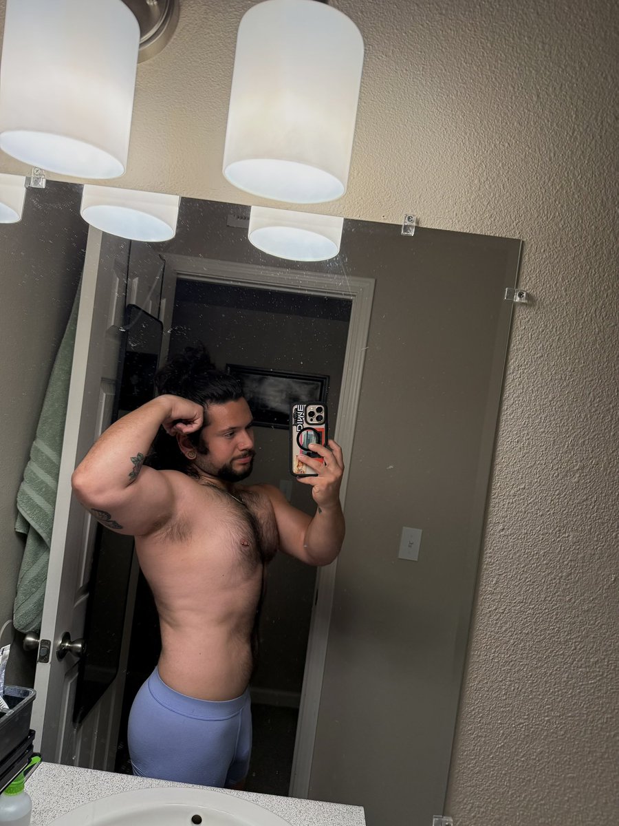 mateoconchas's tweet photo. Lowkey the best part of being sick is how skinny I feel😝 https://t.co/6Xp7JndZkX