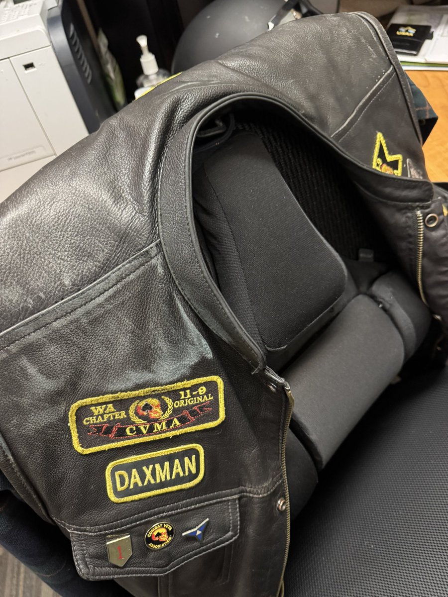 rainstatebear's tweet photo. Finally took a look at all the road rash my cut sustained. Still going though after a few button repairs. https://t.co/bM9ey06twe