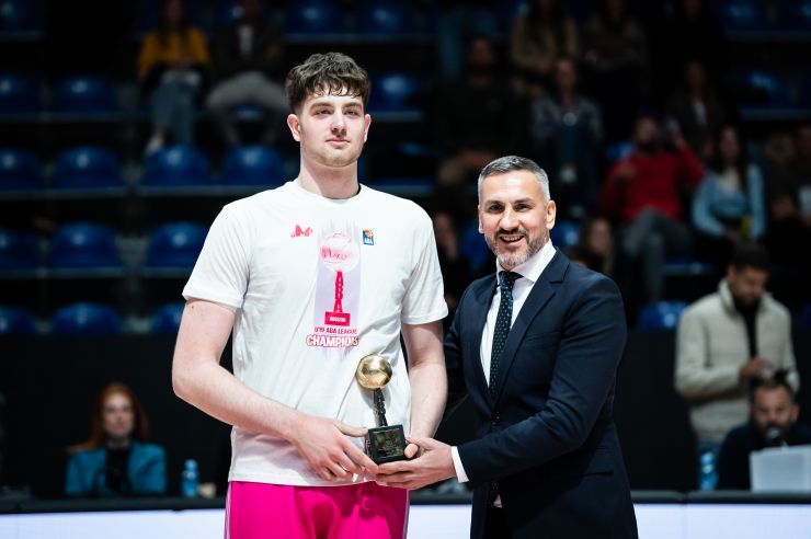 HiddenHoopsNBA's tweet photo. Com as escolhas 48 e 59, eu iria de Pavle Backo e Nick Martinelli.

Backo seria um backup bom pra pivô no caso da ausência de Lively ou Mara, e Martinelli é um ótimo scorer, um dos melhores da classe no quesito, mas defintivamente é um dos piores defensores da classe de 2026. https://t.co/luytilhN4l