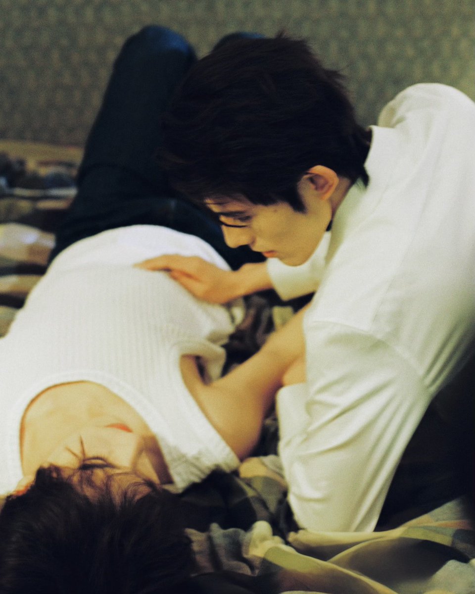 hubboyslove's tweet photo. A BARRIGUINHA! Novas imagens do novo BL omegaverse chinês #CoupleOrNot, com Cheng Yaoran e Zhang Haochen.

Um jovem oscila entre o mundo real e o mundo ABO, onde neste ele é casado com seu inimigo do mundo real e está grávido. https://t.co/tmBHFZM3ge