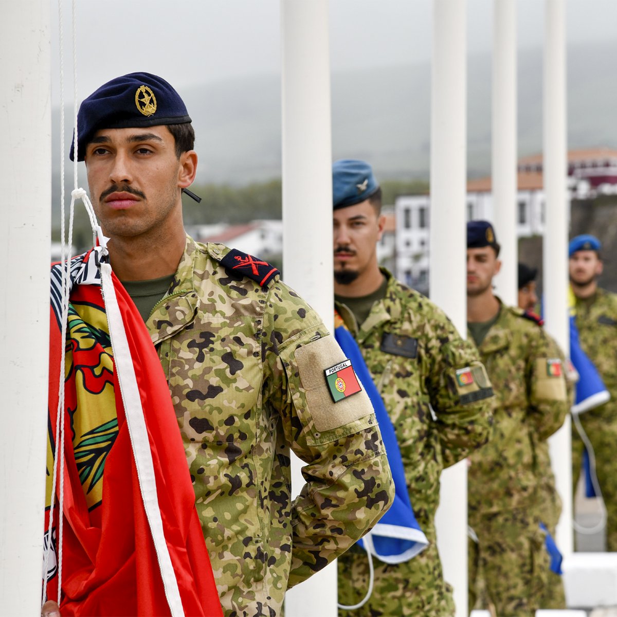 EMGFA_RP's tweet photo. 📍O Chefe do Estado-Maior-General das Forças Armadas, General João Cartaxo Alves, marcou presença na cerimónia de abertura da Exposição dedicada às capacidades, missões e meios dos três Ramos das Forças Armadas.
Mais em https://t.co/cMVjTlVnP9
#ForçasArmadasPortuguesas #10JUNHO https://t.co/PVXWBUJ502